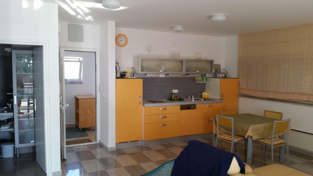 Appartamento Vipava Selce Esterno foto