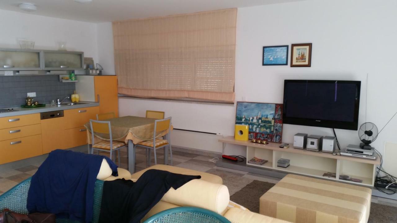 Appartamento Vipava Selce Esterno foto