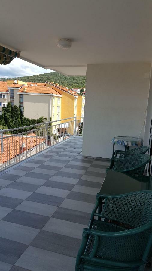 Appartamento Vipava Selce Esterno foto