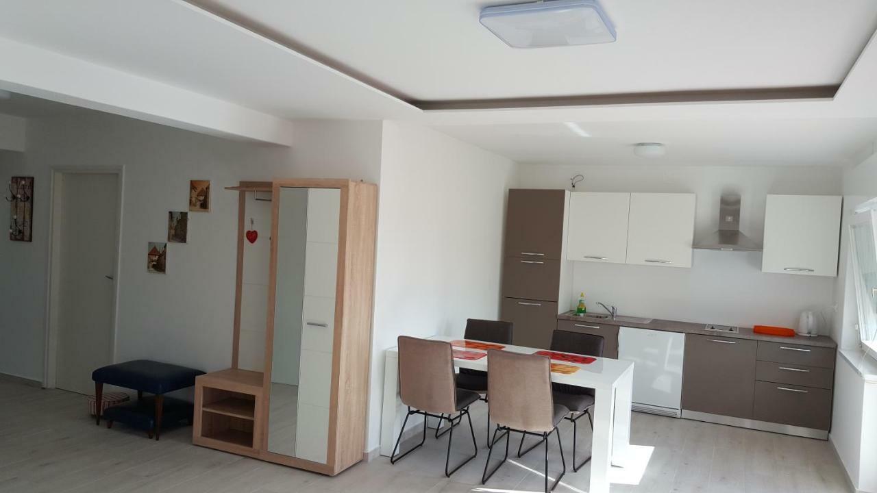 Appartamento Vipava Selce Esterno foto