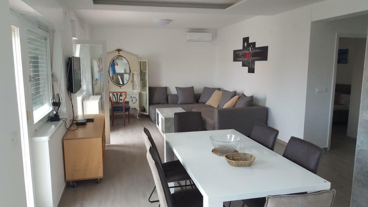 Appartamento Vipava Selce Esterno foto