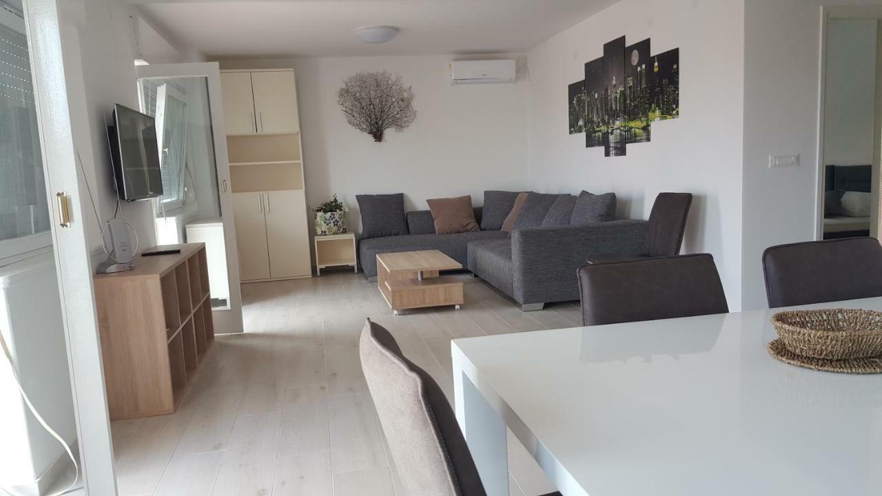 Appartamento Vipava Selce Esterno foto